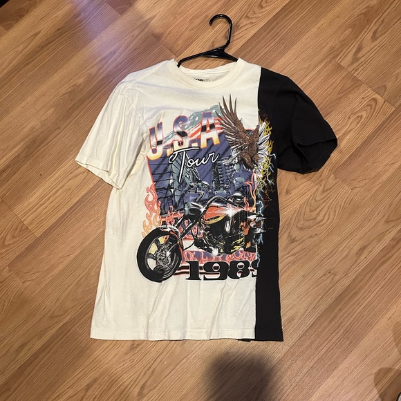 Fashion Nova Other - Split Graphic Tee